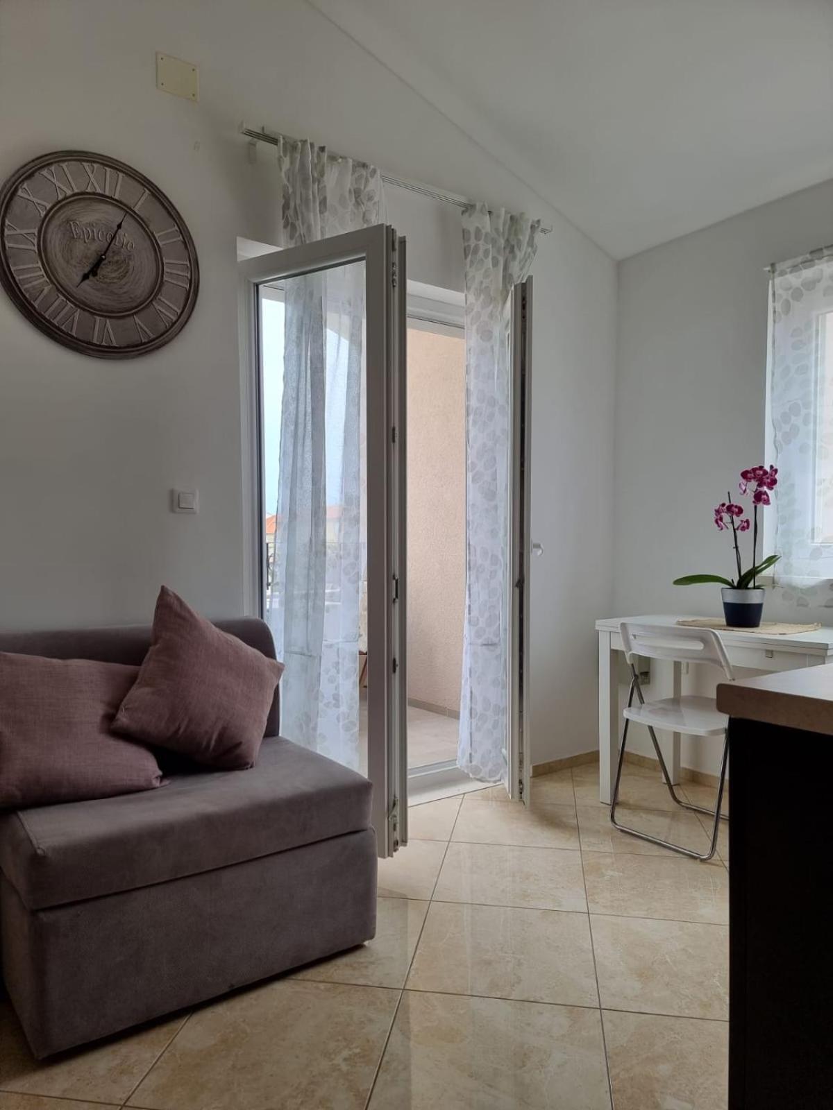Apartment Bonbon 3