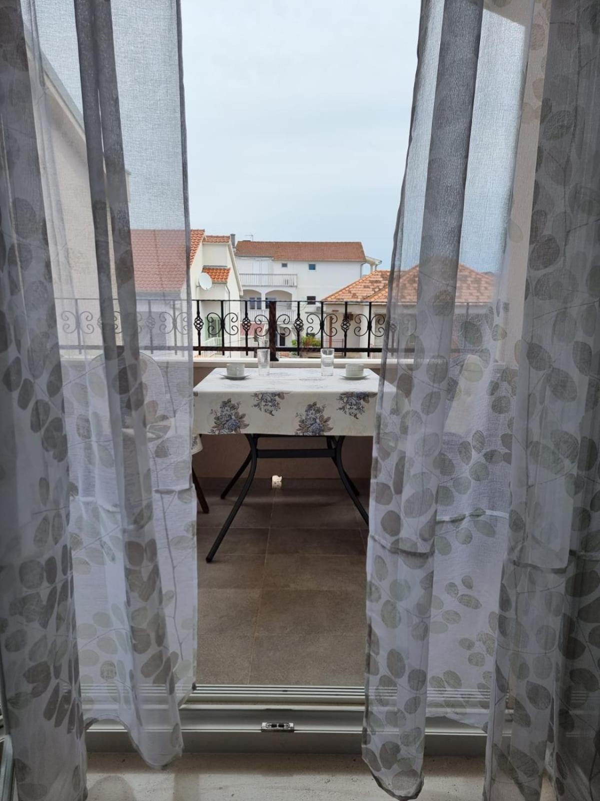 Apartment Bonbon 3 *