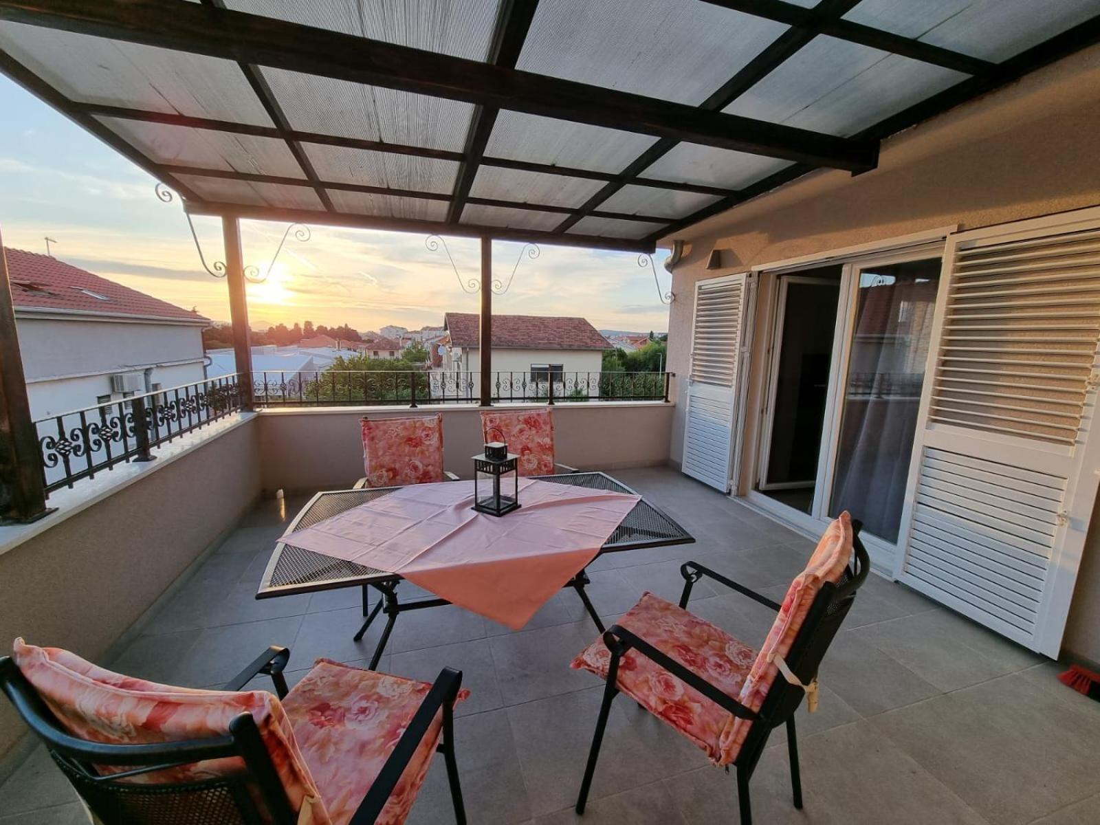 Apartment Bonbon 3 *